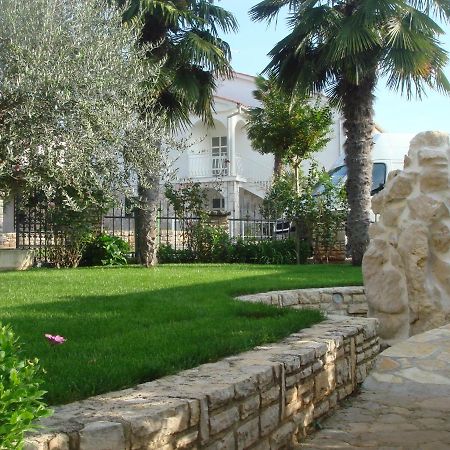 Apartments And Rooms Branka Novigrad Istria Exterior foto