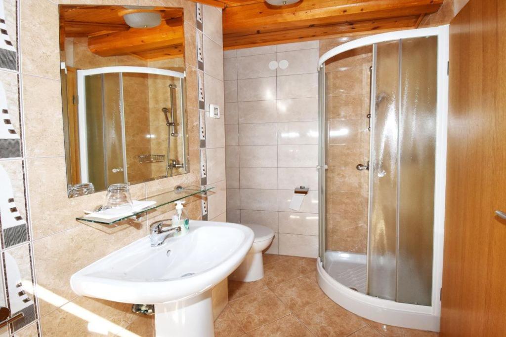 Apartments And Rooms Branka Novigrad Istria Exterior foto