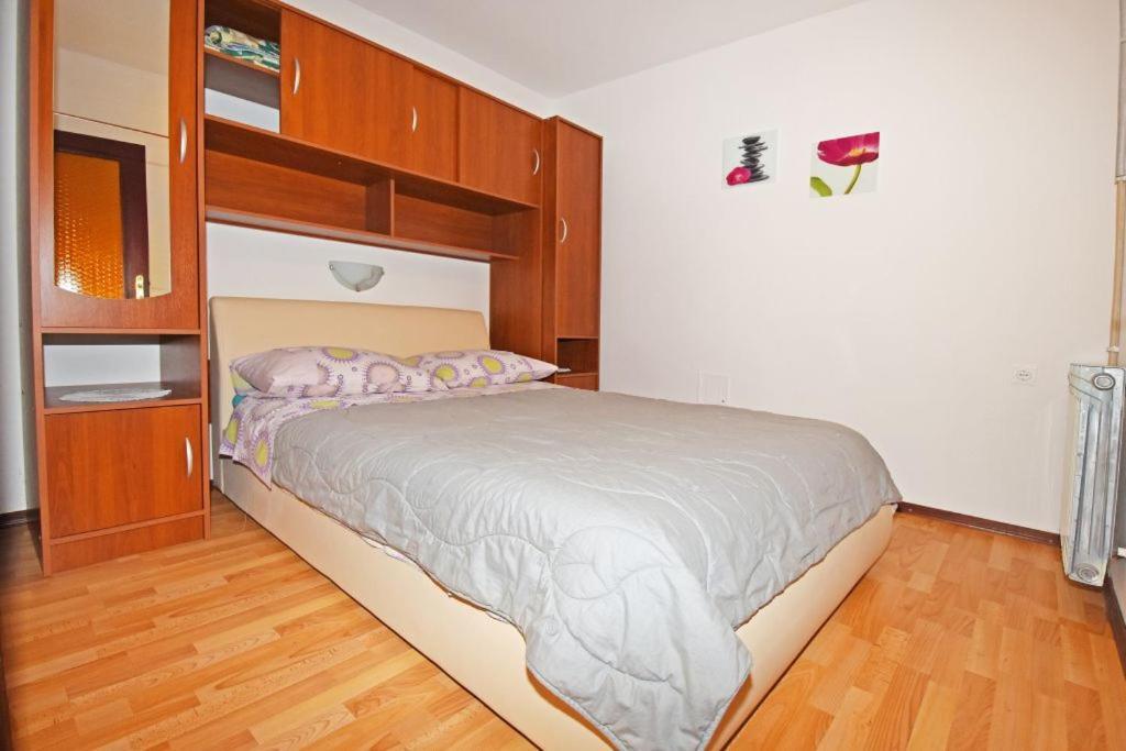 Apartments And Rooms Branka Novigrad Istria Exterior foto
